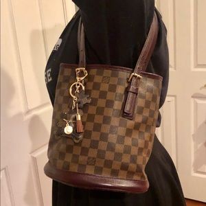 Louis Vuitton Bucket Shoulder Bag